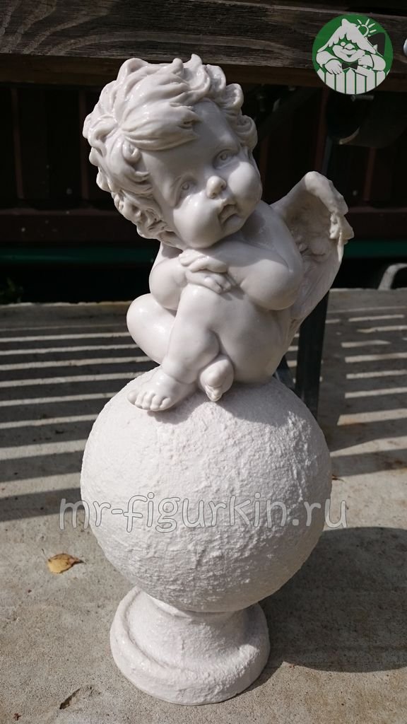 Фигура Ангел на шаре малыш мальчик H-37 см