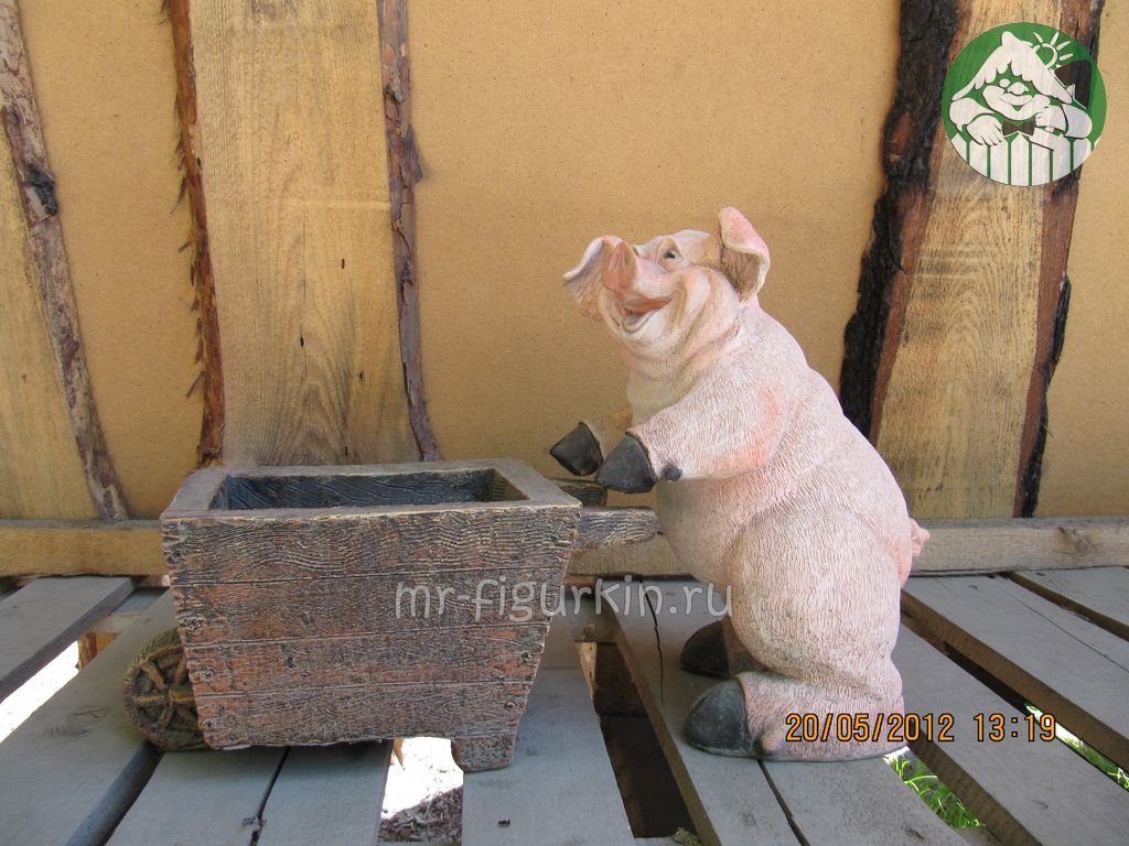 Садовая фигура Свинка с тележкой H-37см (свинка + тележка)