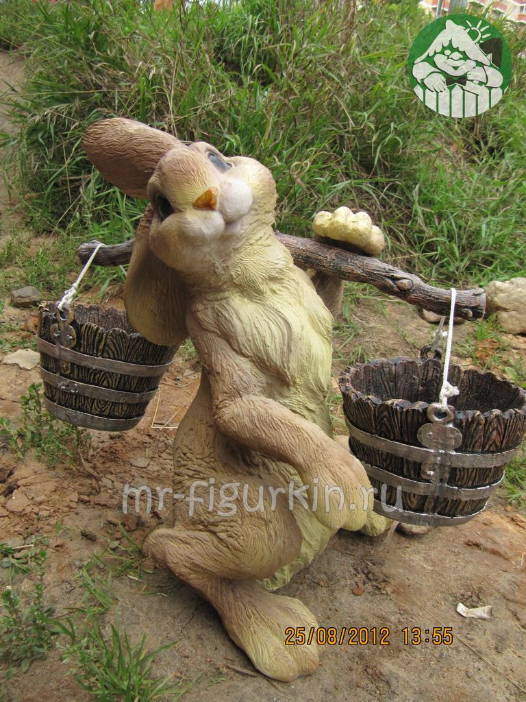 Садовая фигура Заяц с коромыслом H-35 см