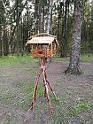 Деревянный бревенчатый домик (кормушка) для белок / птиц H-180 см