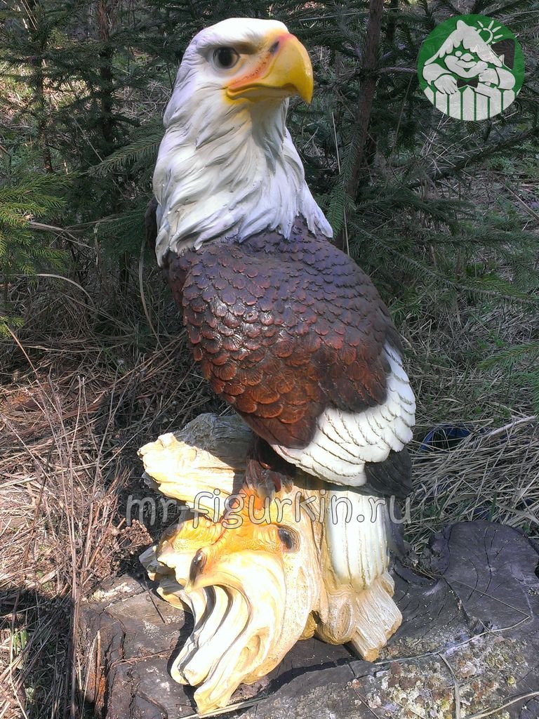Садовая фигура Орел на коряге большой H-64 см